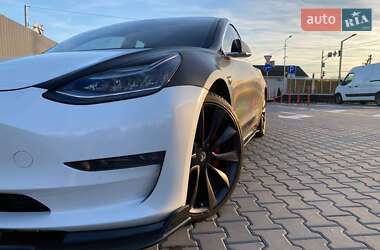 Седан Tesla Model 3 2020 в 
