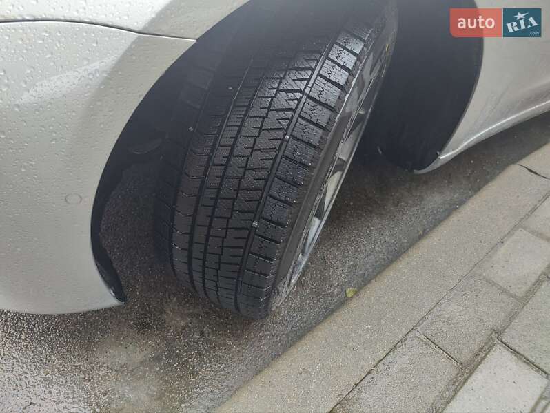 Седан Tesla Model 3 2018 в Львове