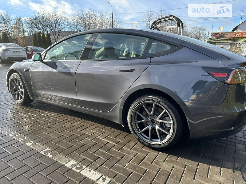 Седан Tesla Model 3 2022 в Вінниці