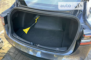 Седан Tesla Model 3 2022 в Виннице