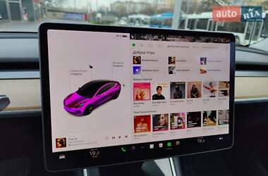 Седан Tesla Model 3 2019 в Дніпрі