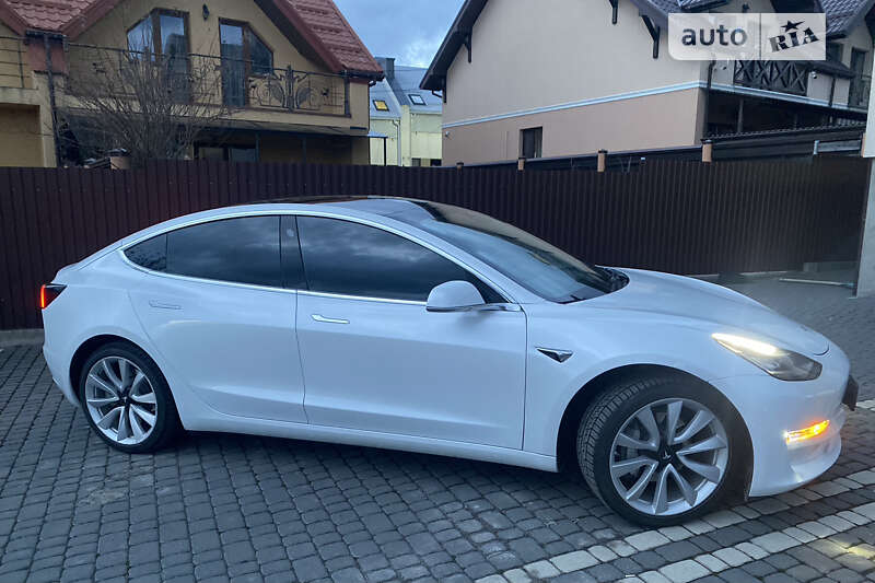 Седан Tesla Model 3 2019 в Львове