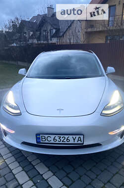 Седан Tesla Model 3 2019 в Львове