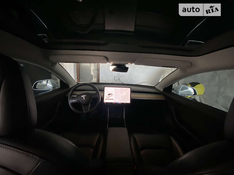 Седан Tesla Model 3 2019 в Львове