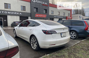 Седан Tesla Model 3 2020 в Черкасах