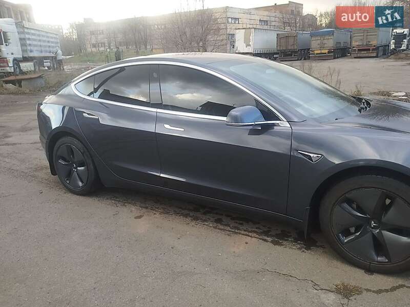 Седан Tesla Model 3 2018 в Кривом Роге
