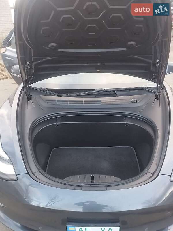 Седан Tesla Model 3 2018 в Кривом Роге