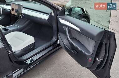 Седан Tesla Model 3 2022 в Житомире