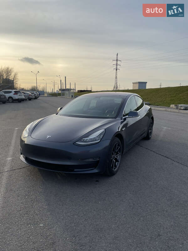 Седан Tesla Model 3 2017 в 