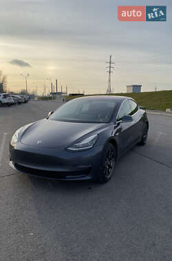 Седан Tesla Model 3 2017 в 