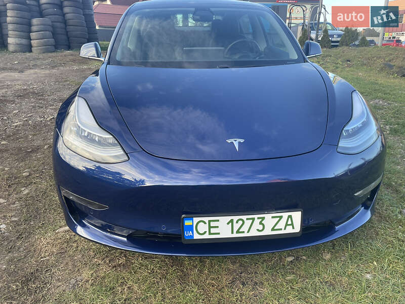 Седан Tesla Model 3 2019 в Чернівцях