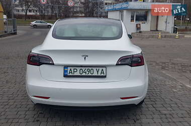 Седан Tesla Model 3 2021 в 