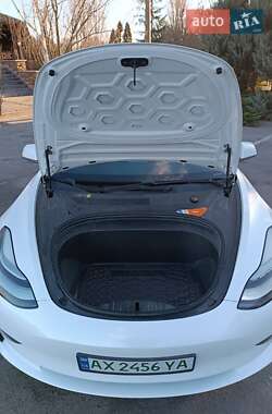 Седан Tesla Model 3 2018 в 