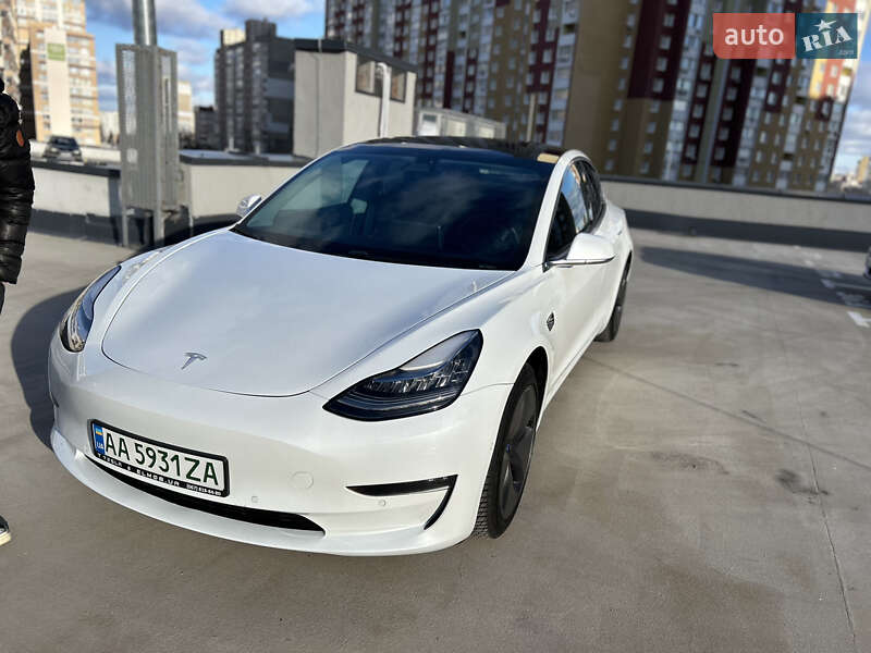 Седан Tesla Model 3 2019 в Киеве