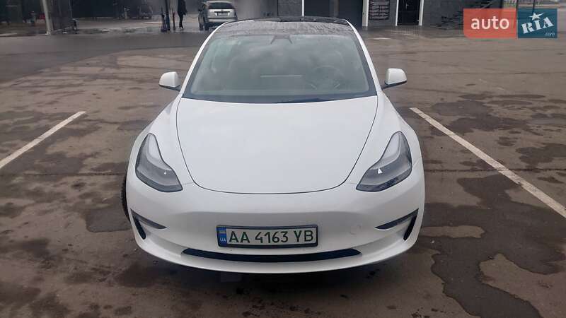 Седан Tesla Model 3 2021 в Киеве
