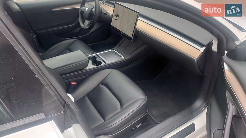Седан Tesla Model 3 2021 в Киеве