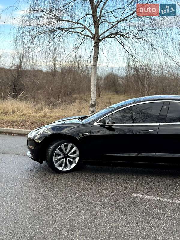 Седан Tesla Model 3 2018 в Запоріжжі