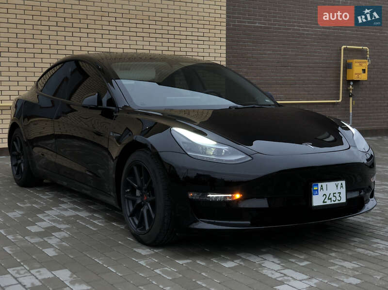 Седан Tesla Model 3 2022 в Киеве