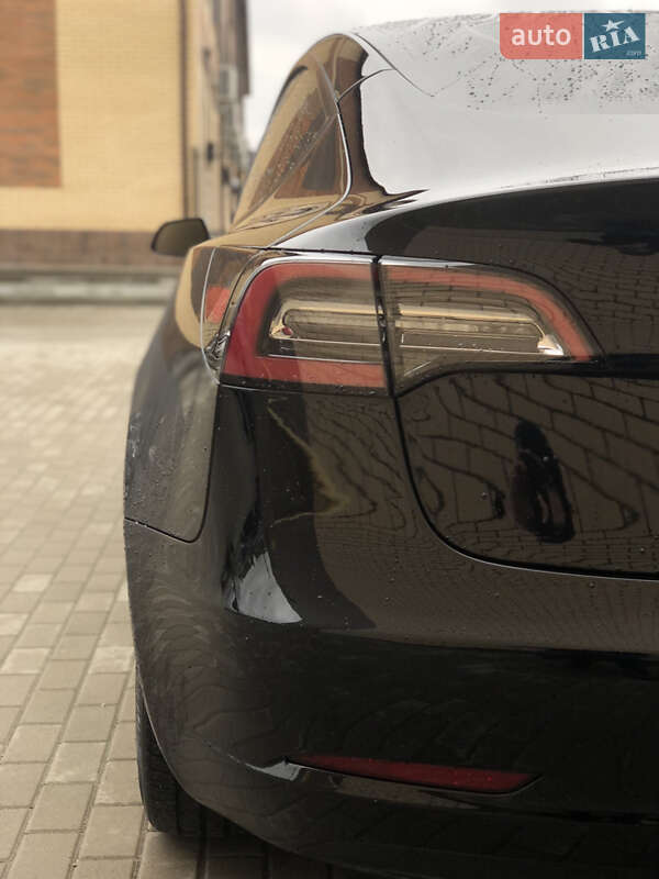 Седан Tesla Model 3 2022 в Киеве