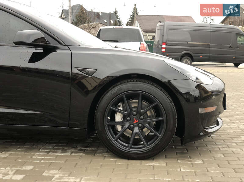 Седан Tesla Model 3 2022 в Киеве