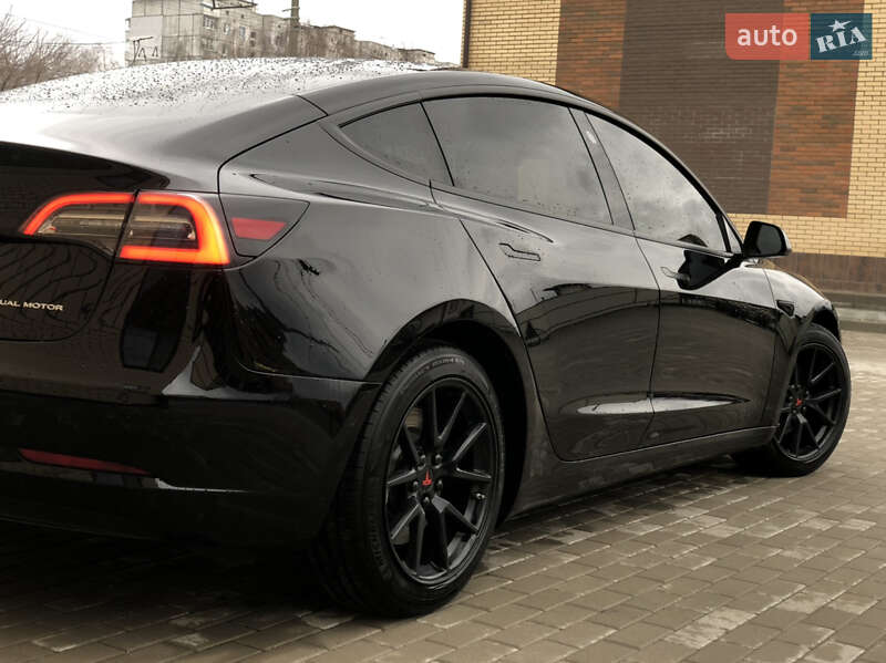 Седан Tesla Model 3 2022 в Киеве