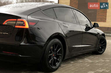 Седан Tesla Model 3 2022 в 