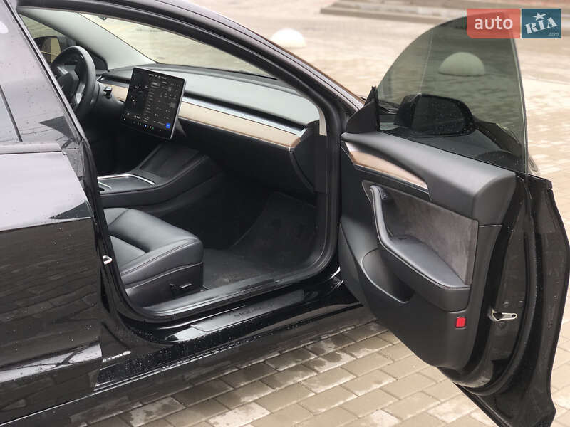 Седан Tesla Model 3 2022 в Киеве