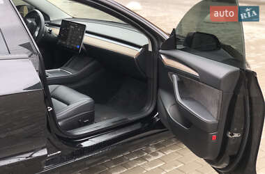 Седан Tesla Model 3 2022 в 