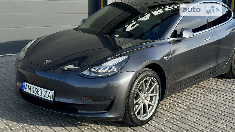 Седан Tesla Model 3 2019 в Виннице