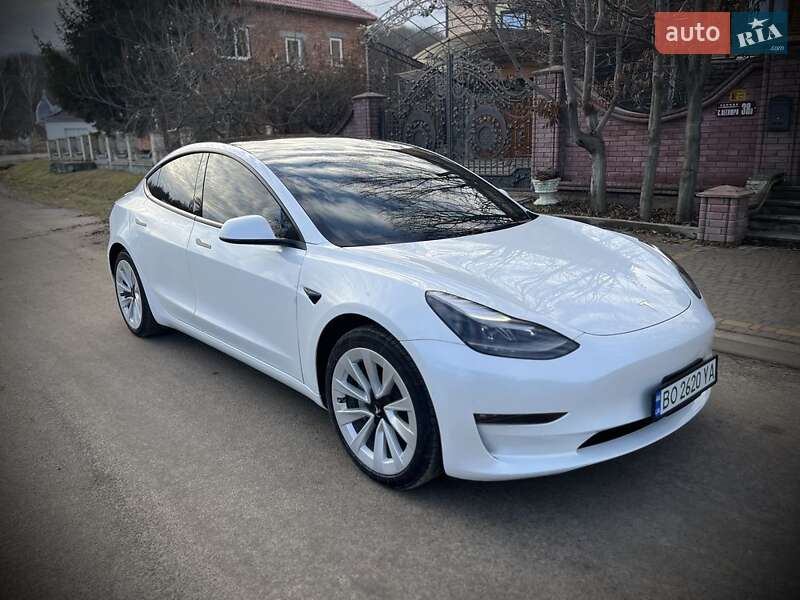 Седан Tesla Model 3 2022 в Чорткові