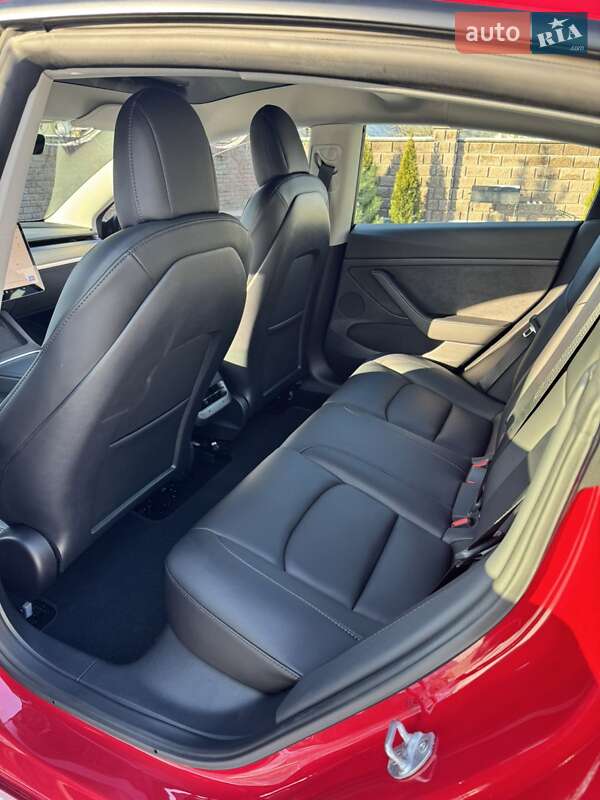 Седан Tesla Model 3 2022 в Рівному