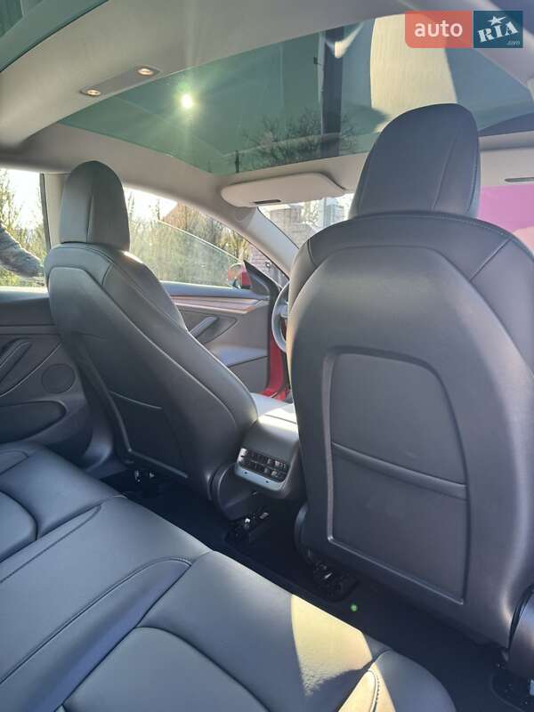 Седан Tesla Model 3 2022 в Рівному