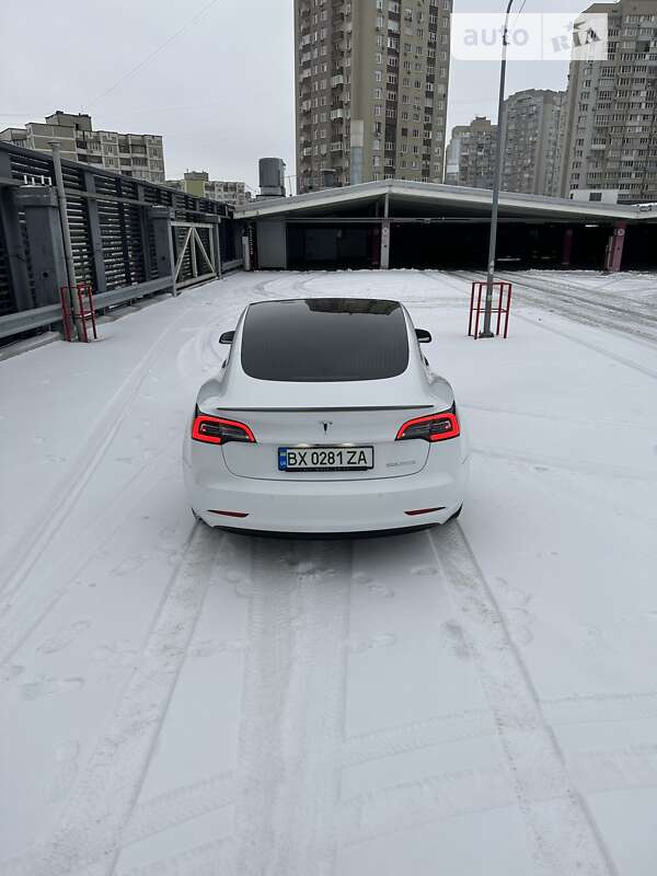 Седан Tesla Model 3 2019 в Киеве