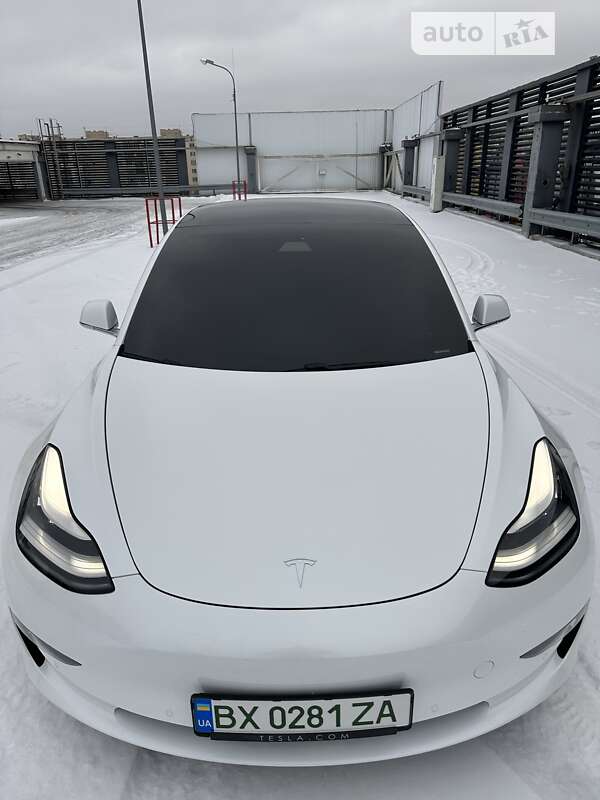 Седан Tesla Model 3 2019 в Киеве