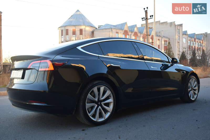 Седан Tesla Model 3 2017 в Вінниці