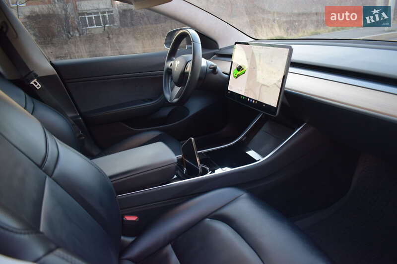 Седан Tesla Model 3 2017 в Вінниці