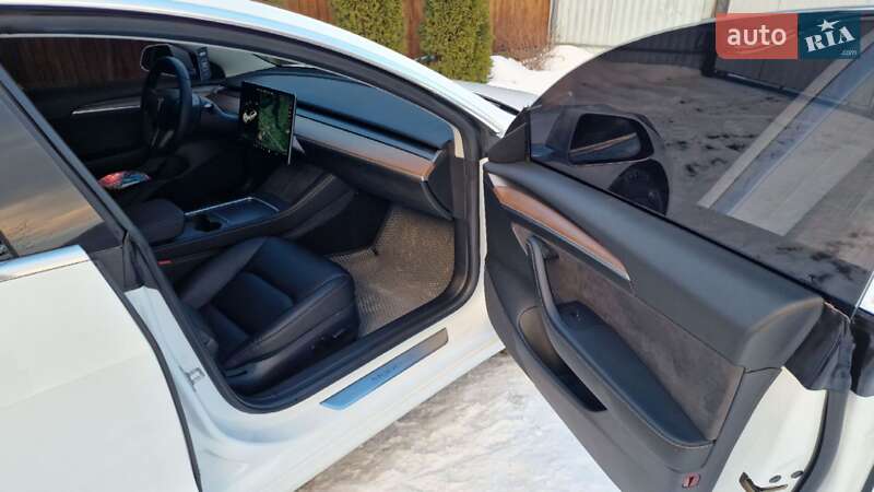 Седан Tesla Model 3 2019 в Чернівцях