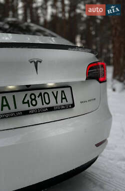 Седан Tesla Model 3 2021 в 