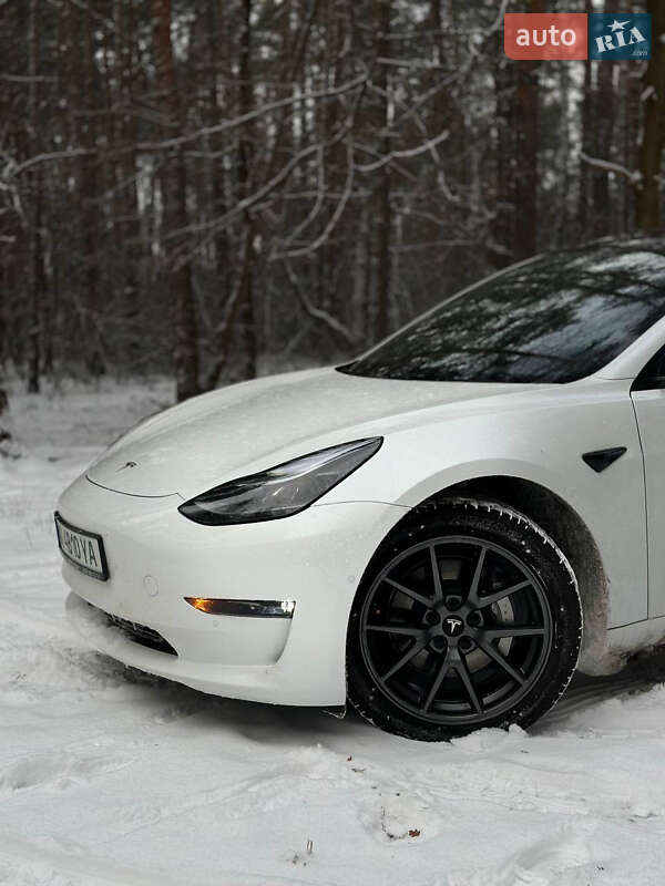 Седан Tesla Model 3 2021 в Киеве