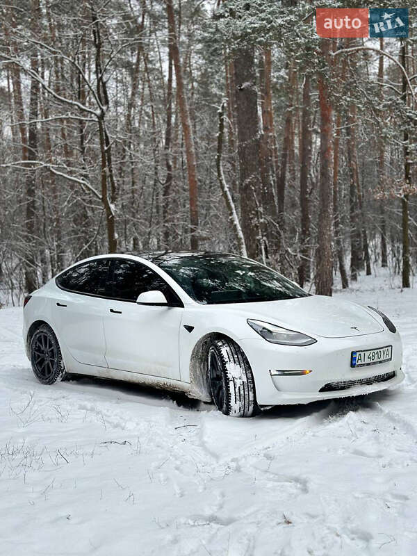 Седан Tesla Model 3 2021 в Киеве