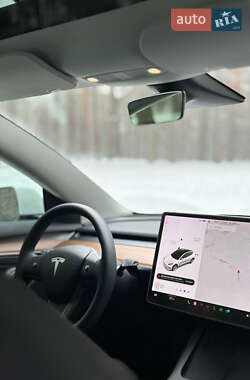 Седан Tesla Model 3 2021 в 