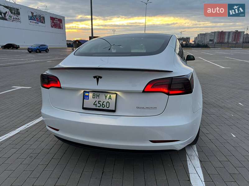 Седан Tesla Model 3 2023 в Одессе