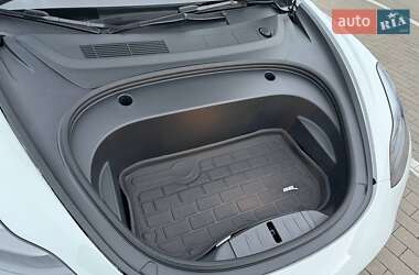 Седан Tesla Model 3 2023 в Одесі