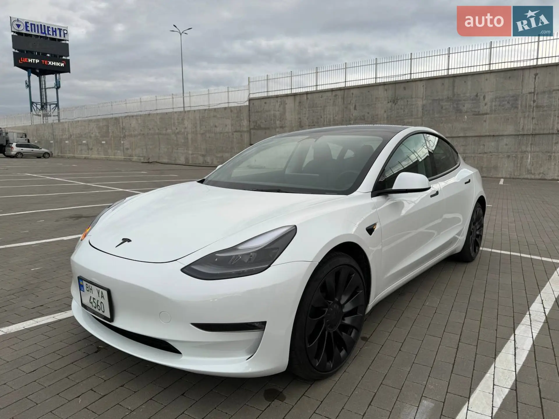 2023 Tesla Model 3 - фото 1