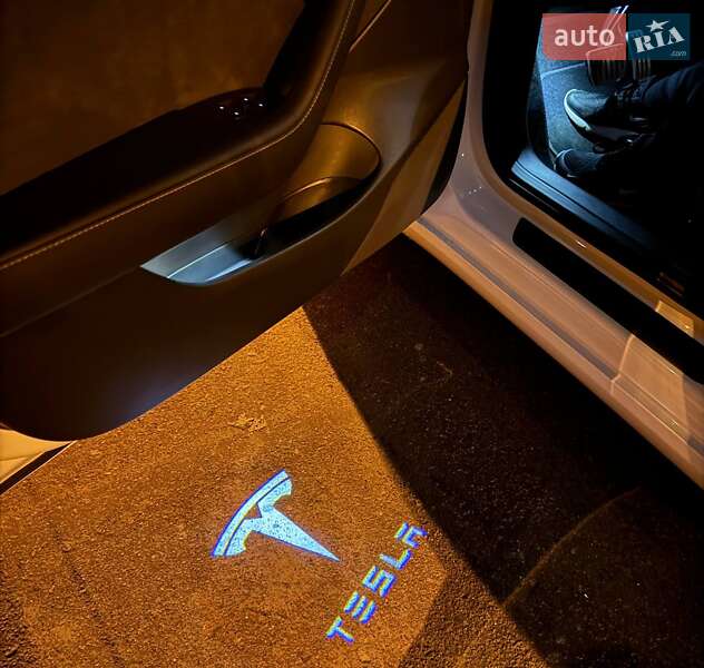 Седан Tesla Model 3 2023 в Одессе