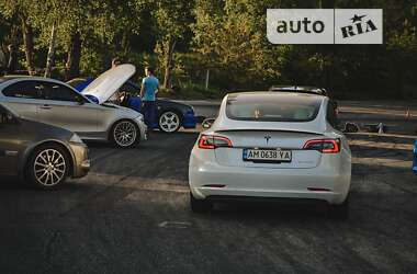 Внедорожник / Кроссовер Tesla Model 3 2020 в 