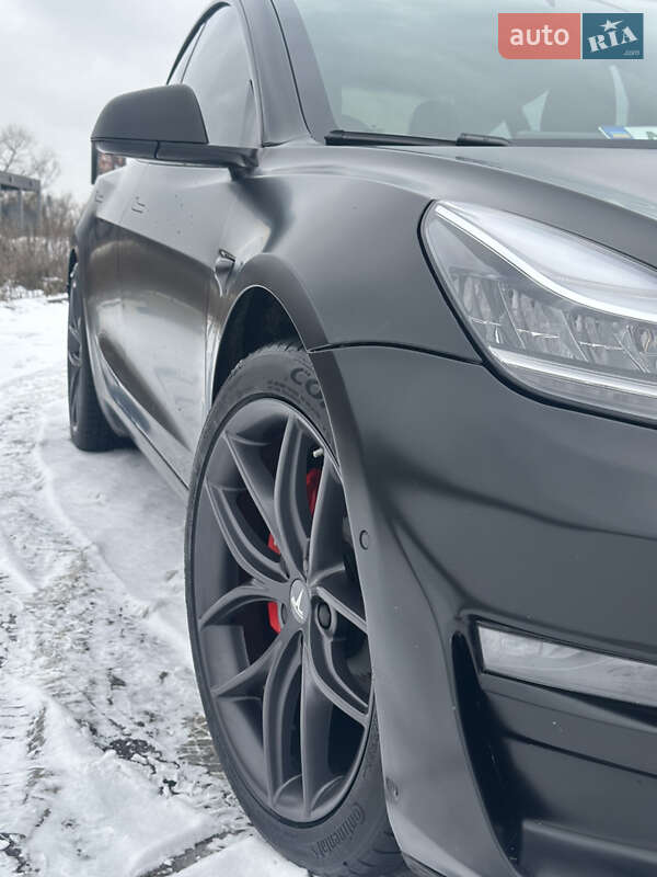 Седан Tesla Model 3 2020 в Ірпені