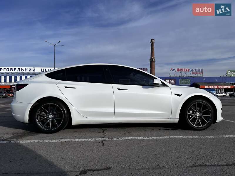 Седан Tesla Model 3 2019 в Львове