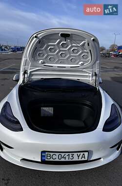 Седан Tesla Model 3 2019 в Львове
