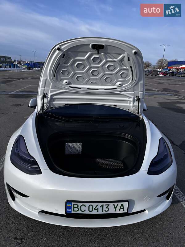 Седан Tesla Model 3 2019 в Львове